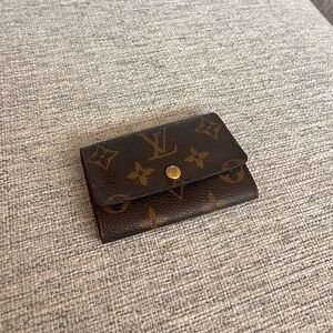 Louis Vuitton 6 key holder monogram